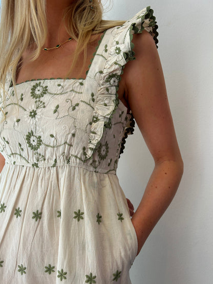 Lexy - Green Embroidered Flower